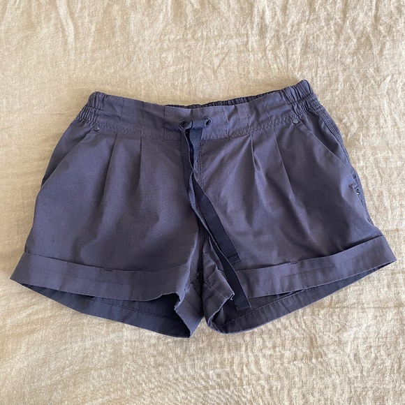Lululemon black shorts size 6 - Picture 1 of 3